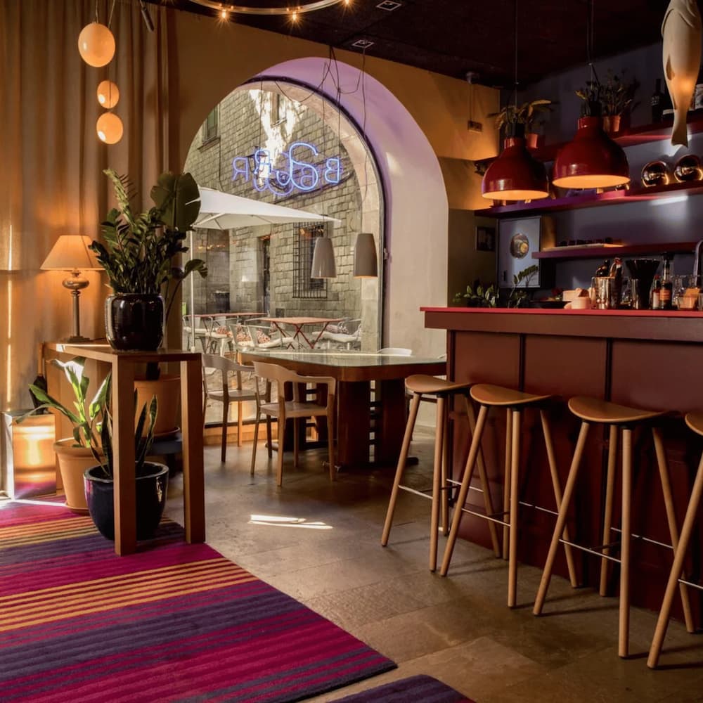 Fine dining restaurant Barcelona, A young and spirited chef who has revolutionized the city with fire and cosmopolitan flair has landed at the Hotel Neri Relais & Chateaux.